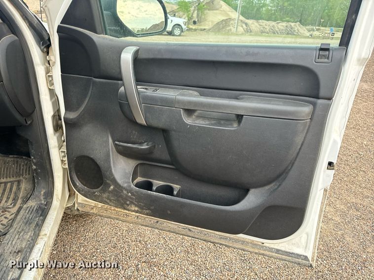 image for item EH6674 2012 Chevrolet Silverado 1500 Crew Cab pickup truck