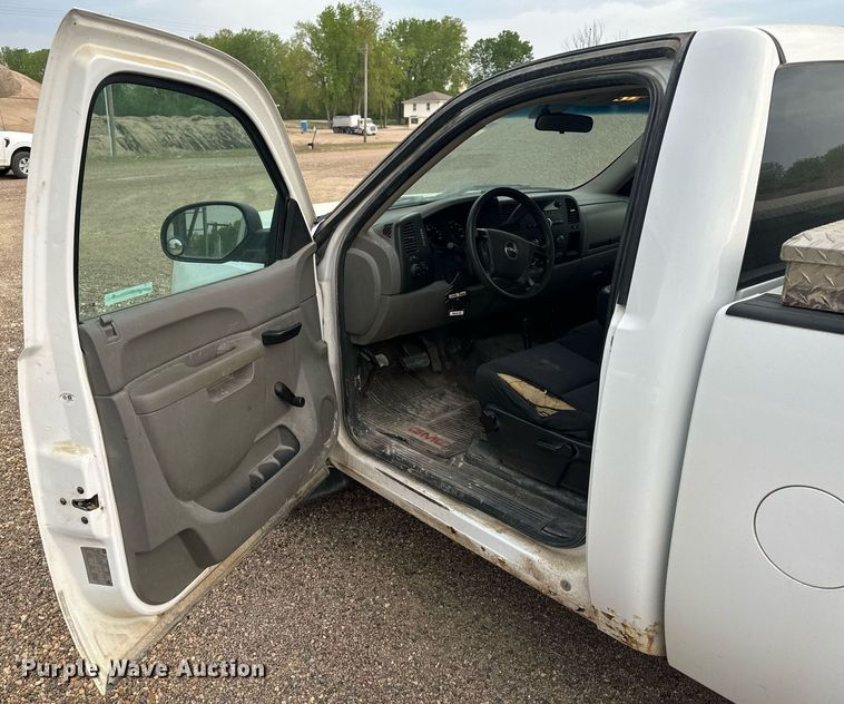 image for item EH6675 2013 GMC Sierra 1500 pickup truck