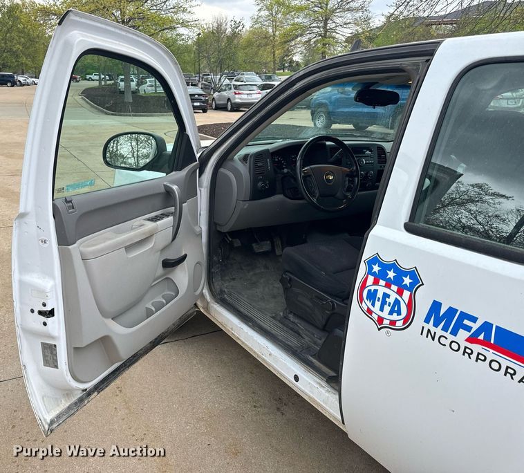 image for item EH6680 2012 Chevrolet Silverado 1500 Ext. Cab pickup truck