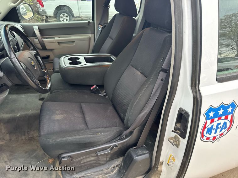 image for item EH6680 2012 Chevrolet Silverado 1500 Ext. Cab pickup truck