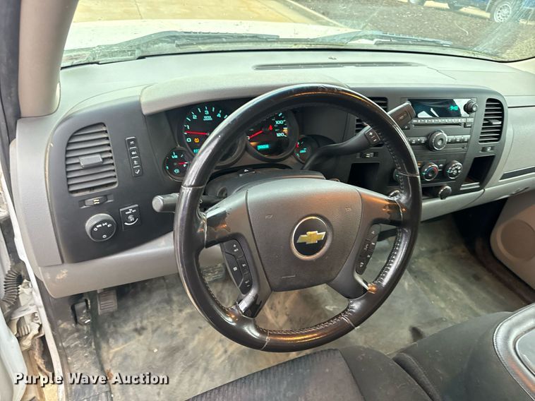 image for item EH6680 2012 Chevrolet Silverado 1500 Ext. Cab pickup truck