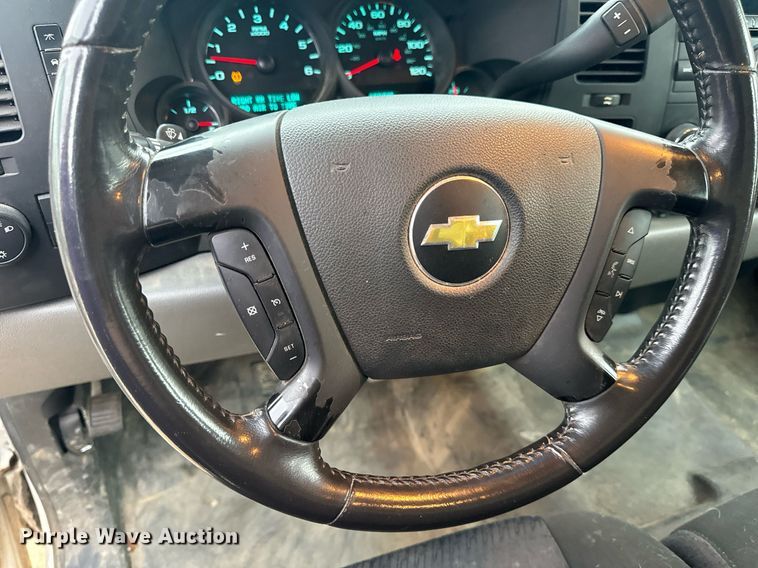 image for item EH6680 2012 Chevrolet Silverado 1500 Ext. Cab pickup truck