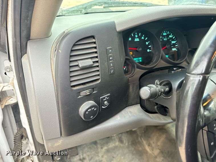 image for item EH6680 2012 Chevrolet Silverado 1500 Ext. Cab pickup truck