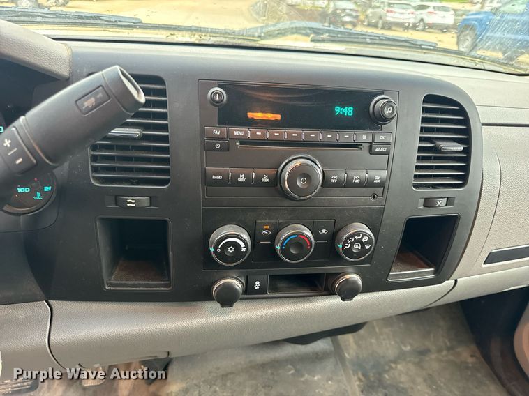 image for item EH6680 2012 Chevrolet Silverado 1500 Ext. Cab pickup truck