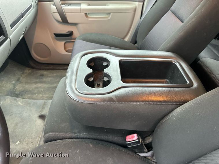 image for item EH6680 2012 Chevrolet Silverado 1500 Ext. Cab pickup truck