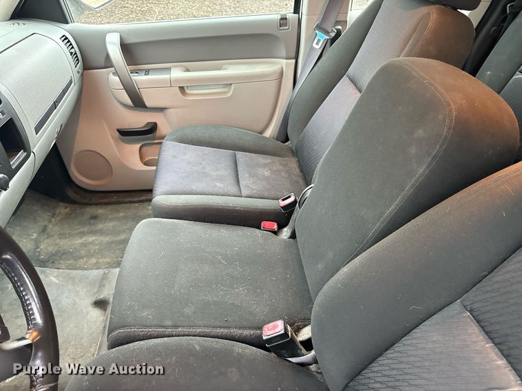 image for item EH6680 2012 Chevrolet Silverado 1500 Ext. Cab pickup truck