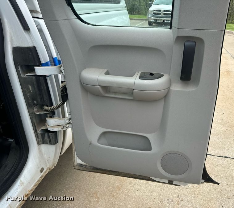 image for item EH6680 2012 Chevrolet Silverado 1500 Ext. Cab pickup truck