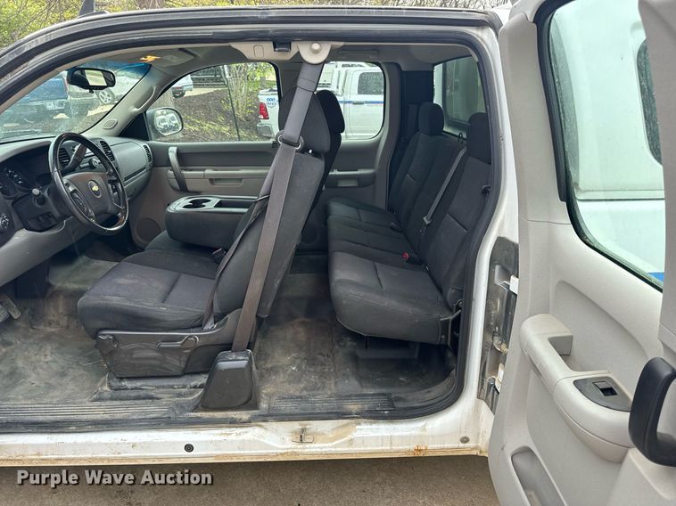 image for item EH6680 2012 Chevrolet Silverado 1500 Ext. Cab pickup truck