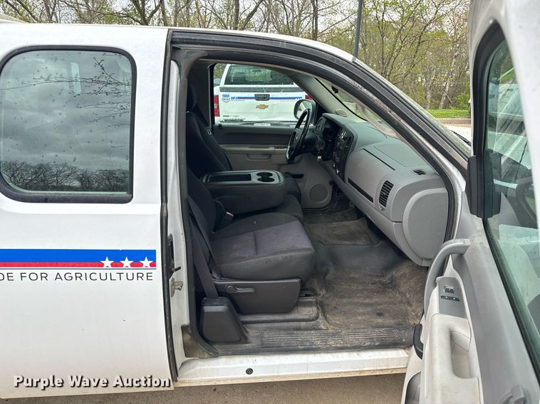 image for item EH6680 2012 Chevrolet Silverado 1500 Ext. Cab pickup truck