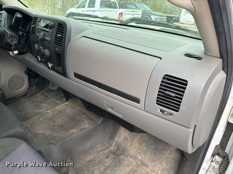 image for item EH6680 2012 Chevrolet Silverado 1500 Ext. Cab pickup truck