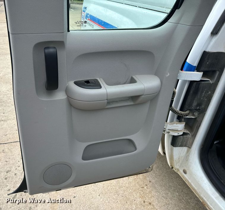 image for item EH6680 2012 Chevrolet Silverado 1500 Ext. Cab pickup truck