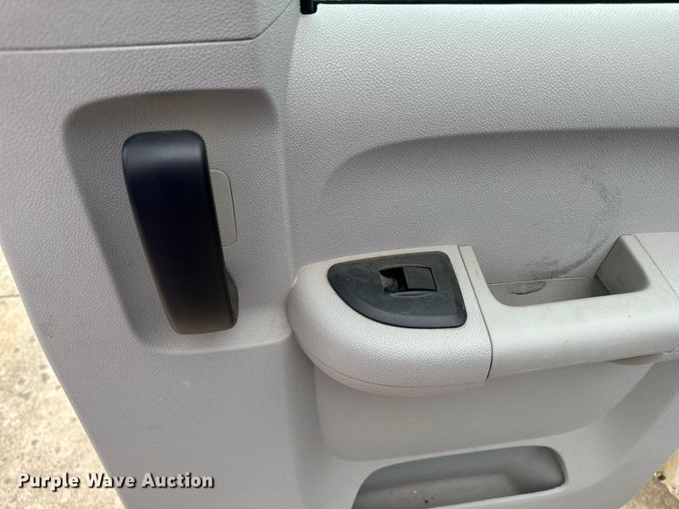 image for item EH6680 2012 Chevrolet Silverado 1500 Ext. Cab pickup truck