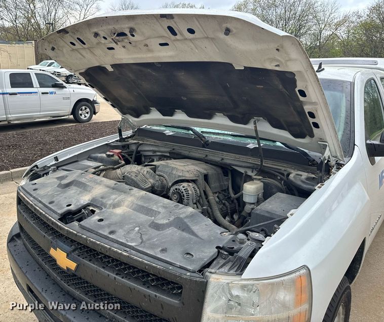 image for item EH6680 2012 Chevrolet Silverado 1500 Ext. Cab pickup truck