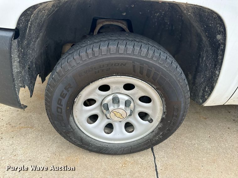 image for item EH6680 2012 Chevrolet Silverado 1500 Ext. Cab pickup truck