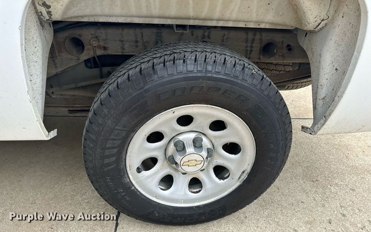 image for item EH6680 2012 Chevrolet Silverado 1500 Ext. Cab pickup truck