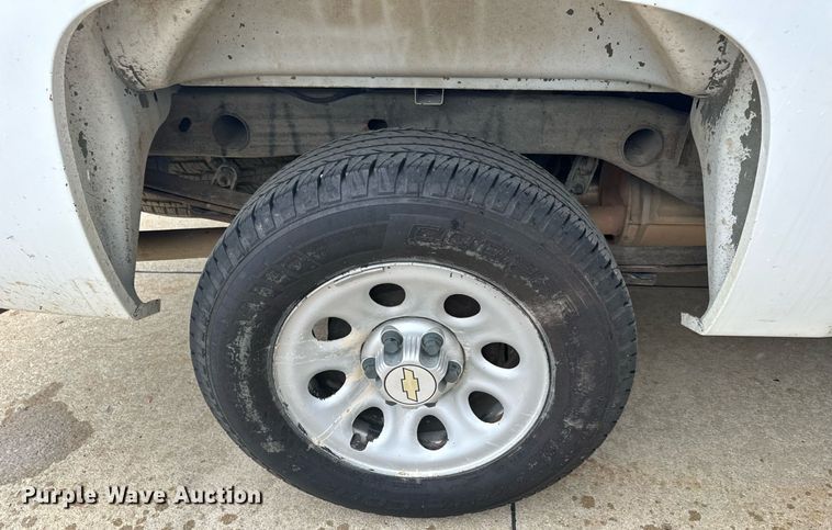 image for item EH6680 2012 Chevrolet Silverado 1500 Ext. Cab pickup truck