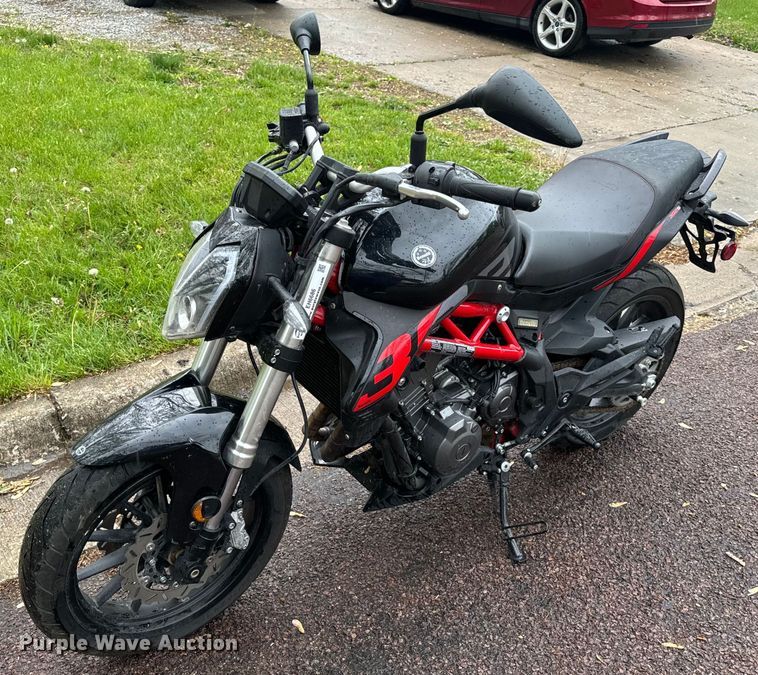 image for item EH6686 2022 Benelli 302S motorcycle