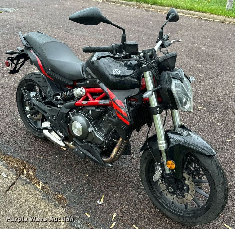 image for item EH6686 2022 Benelli 302S motorcycle