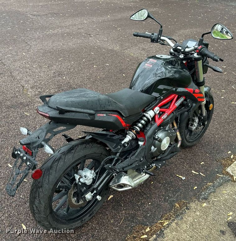 image for item EH6686 2022 Benelli 302S motorcycle
