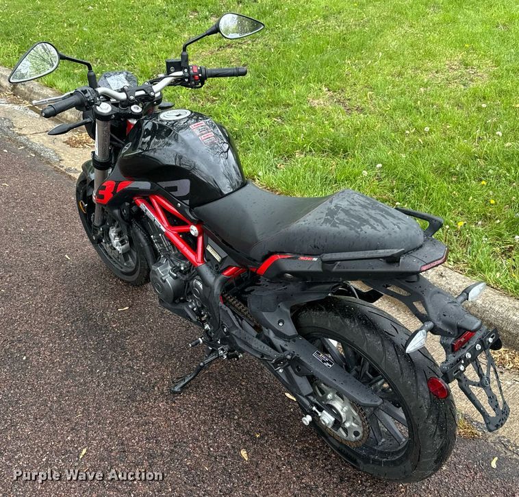 image for item EH6686 2022 Benelli 302S motorcycle