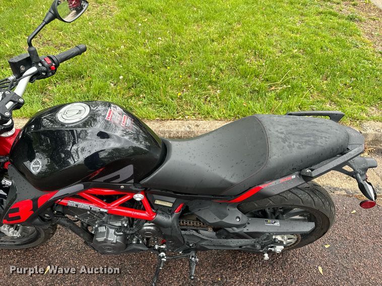 image for item EH6686 2022 Benelli 302S motorcycle