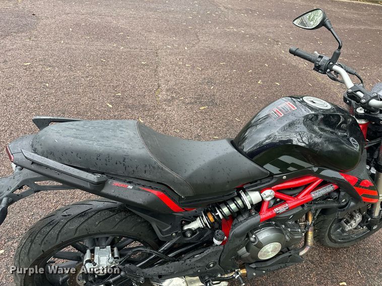 image for item EH6686 2022 Benelli 302S motorcycle