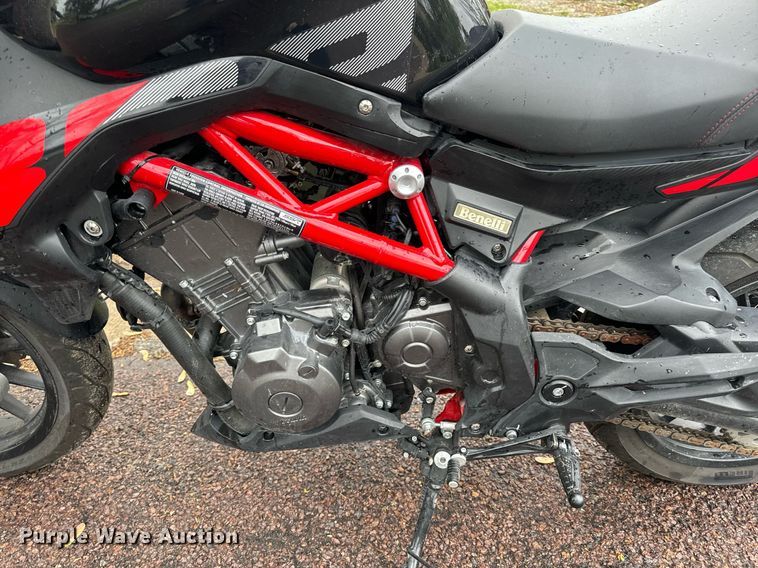 image for item EH6686 2022 Benelli 302S motorcycle