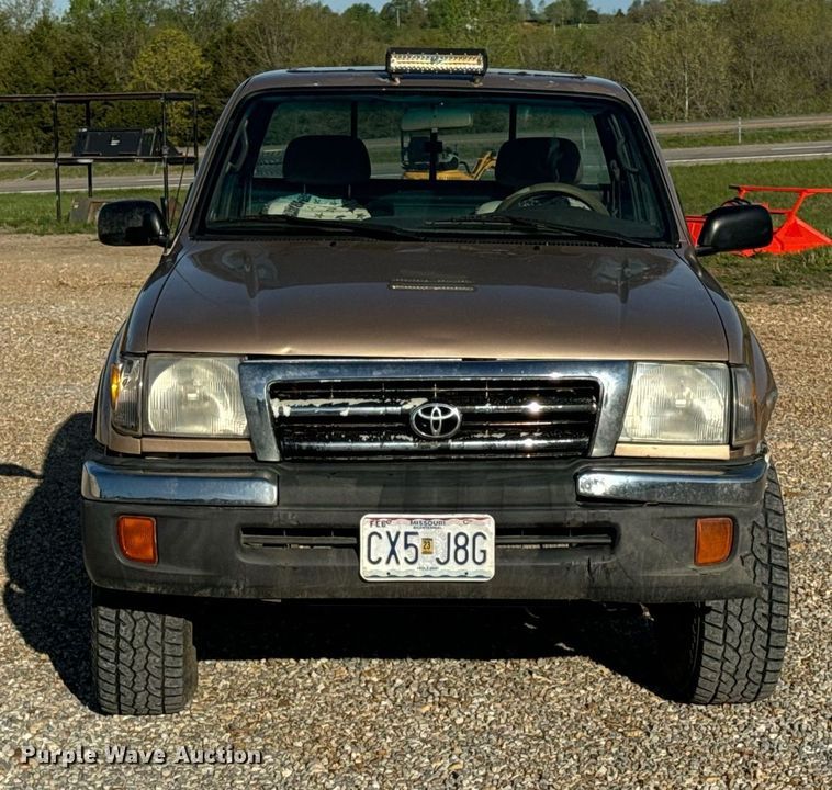 image for item EH6692 1999 Toyota  Tacoma pickup truck