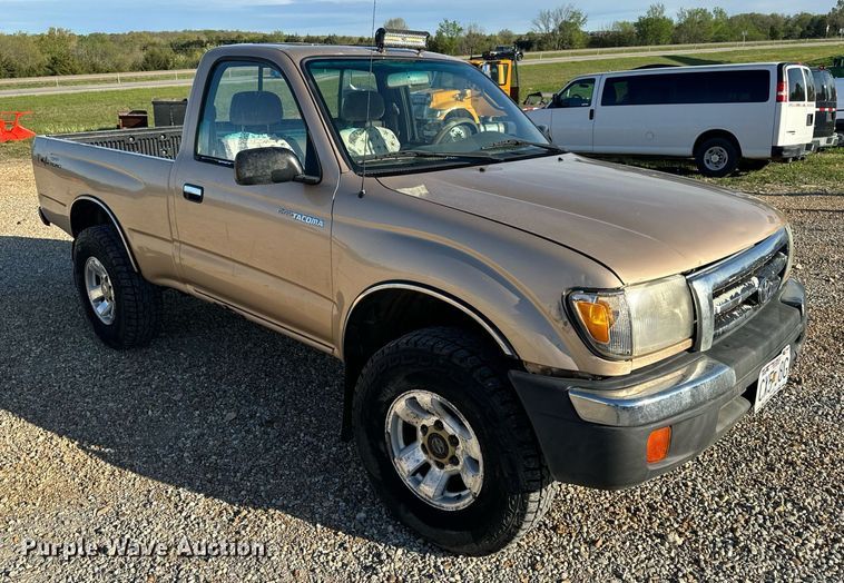image for item EH6692 1999 Toyota  Tacoma pickup truck