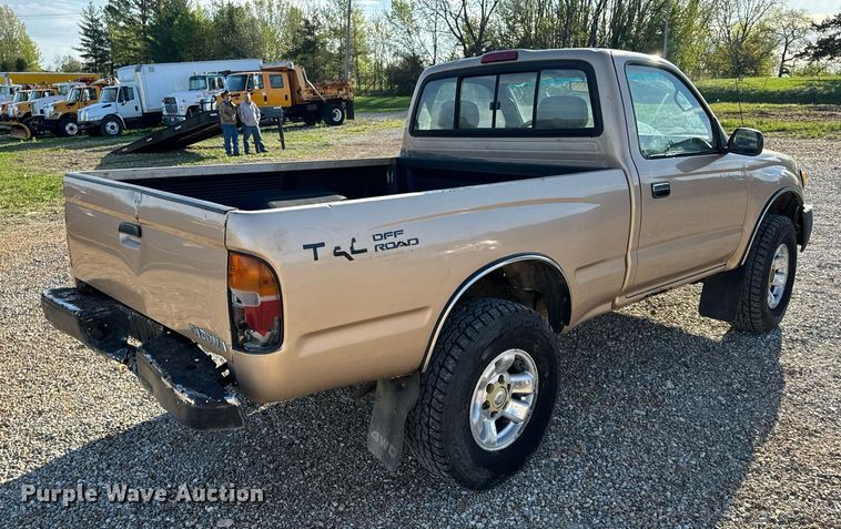 image for item EH6692 1999 Toyota  Tacoma pickup truck
