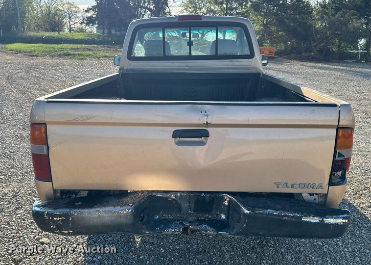image for item EH6692 1999 Toyota  Tacoma pickup truck