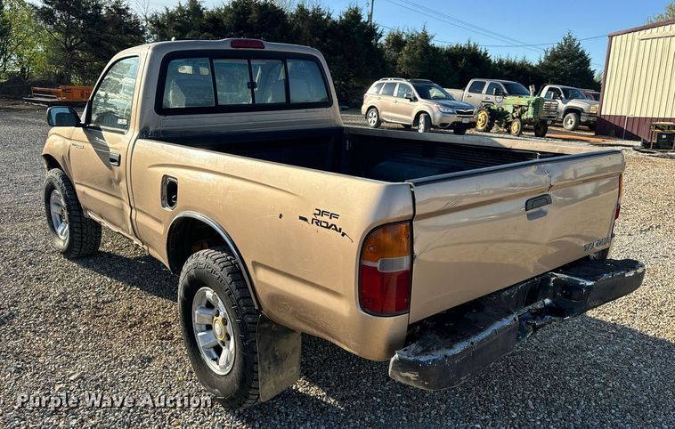 image for item EH6692 1999 Toyota  Tacoma pickup truck