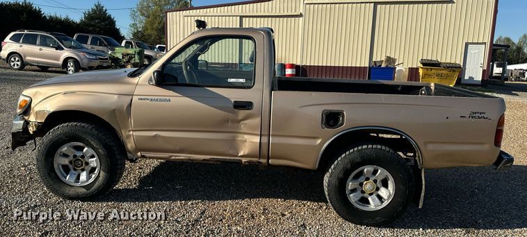 image for item EH6692 1999 Toyota  Tacoma pickup truck