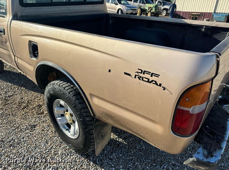 image for item EH6692 1999 Toyota  Tacoma pickup truck