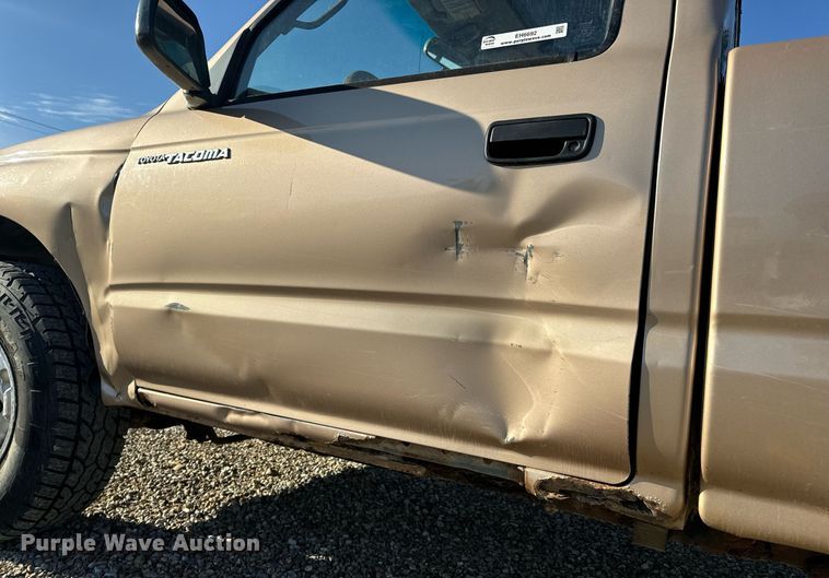 image for item EH6692 1999 Toyota  Tacoma pickup truck