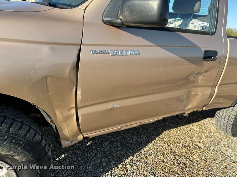image for item EH6692 1999 Toyota  Tacoma pickup truck