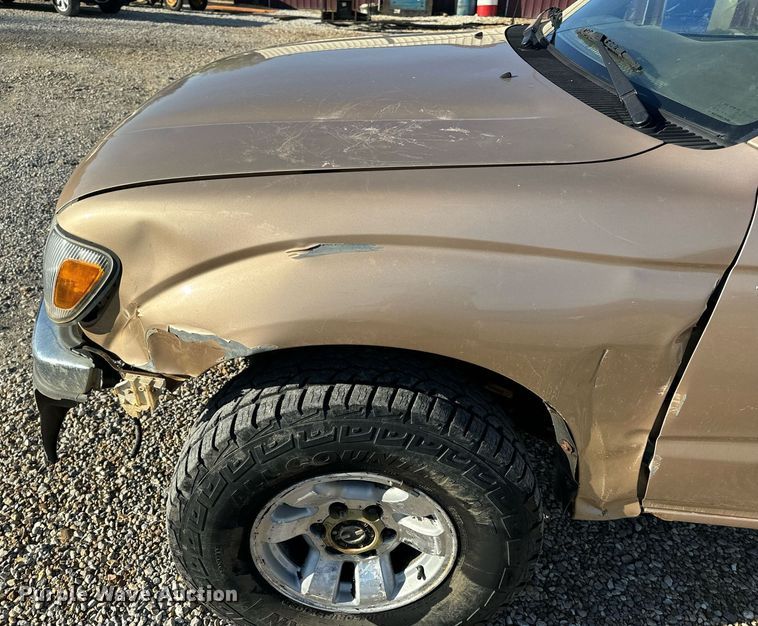 image for item EH6692 1999 Toyota  Tacoma pickup truck