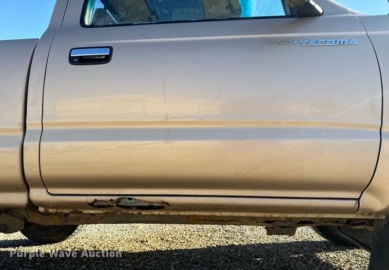 image for item EH6692 1999 Toyota  Tacoma pickup truck