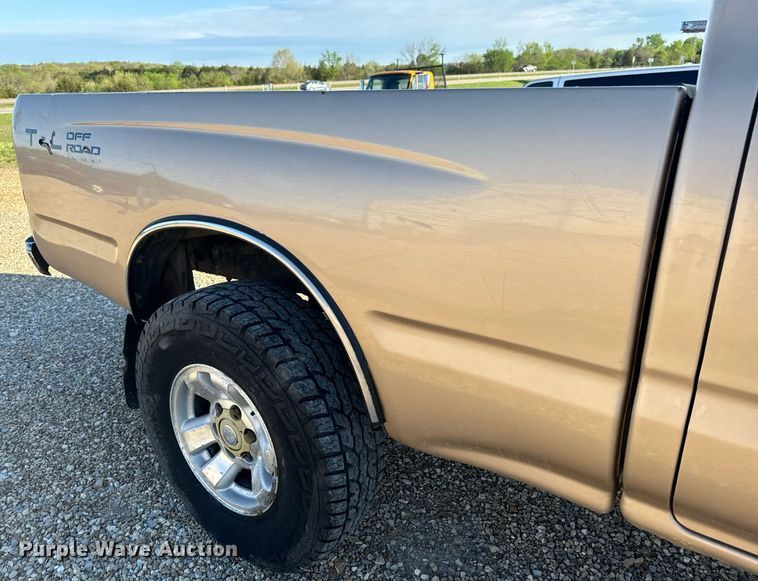 image for item EH6692 1999 Toyota  Tacoma pickup truck