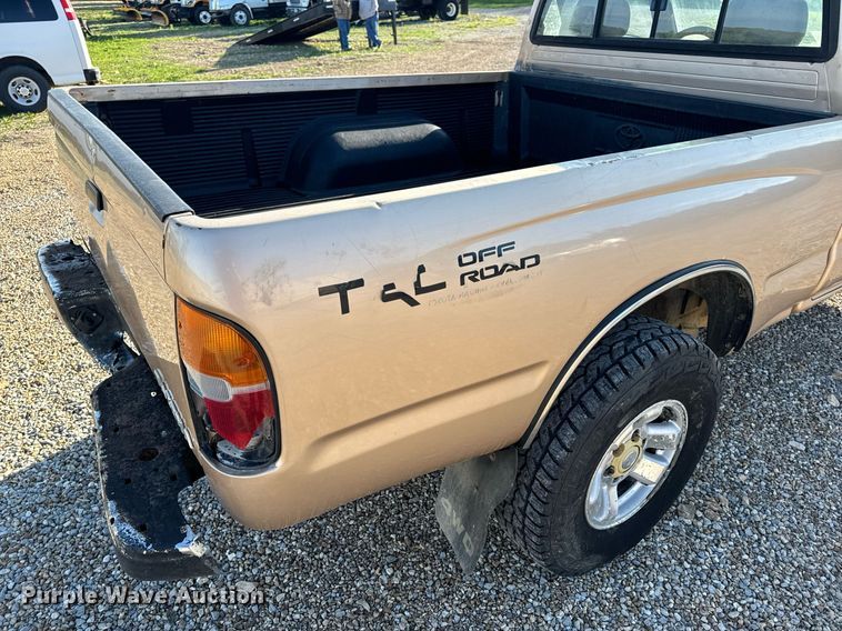 image for item EH6692 1999 Toyota  Tacoma pickup truck
