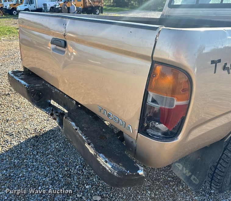 image for item EH6692 1999 Toyota  Tacoma pickup truck