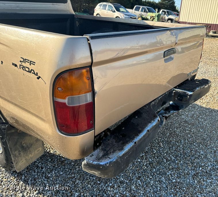 image for item EH6692 1999 Toyota  Tacoma pickup truck