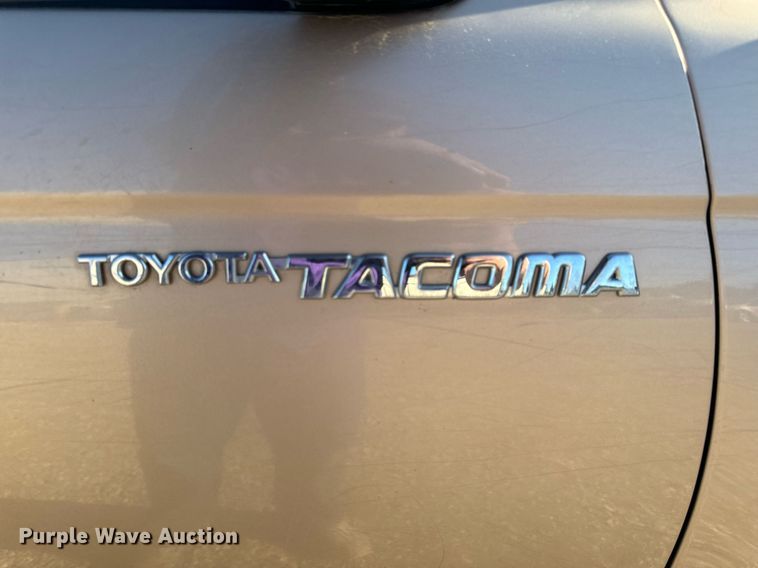 image for item EH6692 1999 Toyota  Tacoma pickup truck
