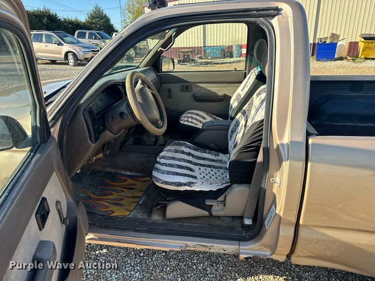 image for item EH6692 1999 Toyota  Tacoma pickup truck