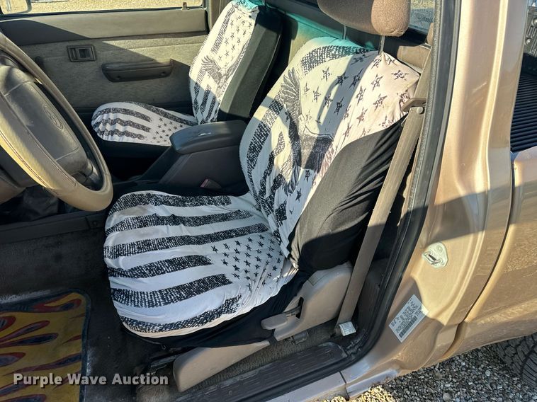 image for item EH6692 1999 Toyota  Tacoma pickup truck