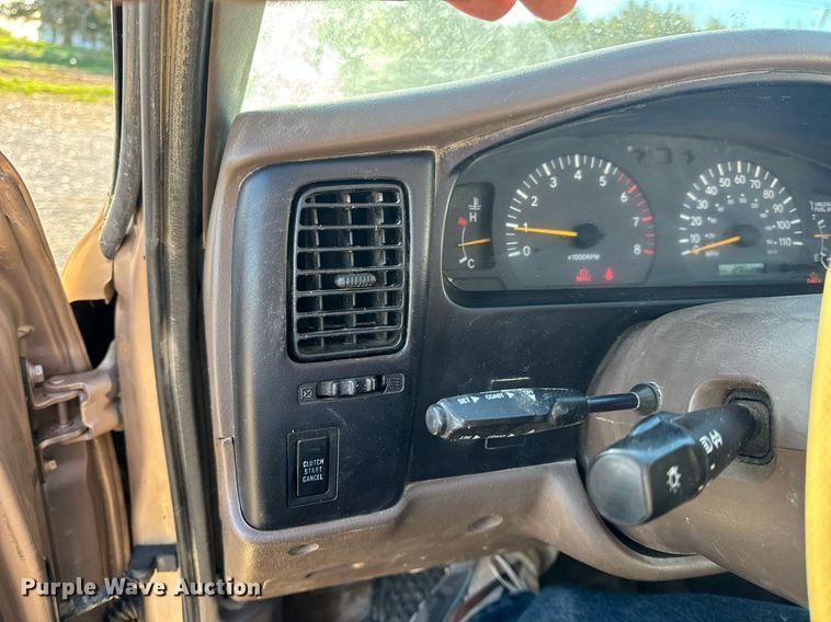 image for item EH6692 1999 Toyota  Tacoma pickup truck