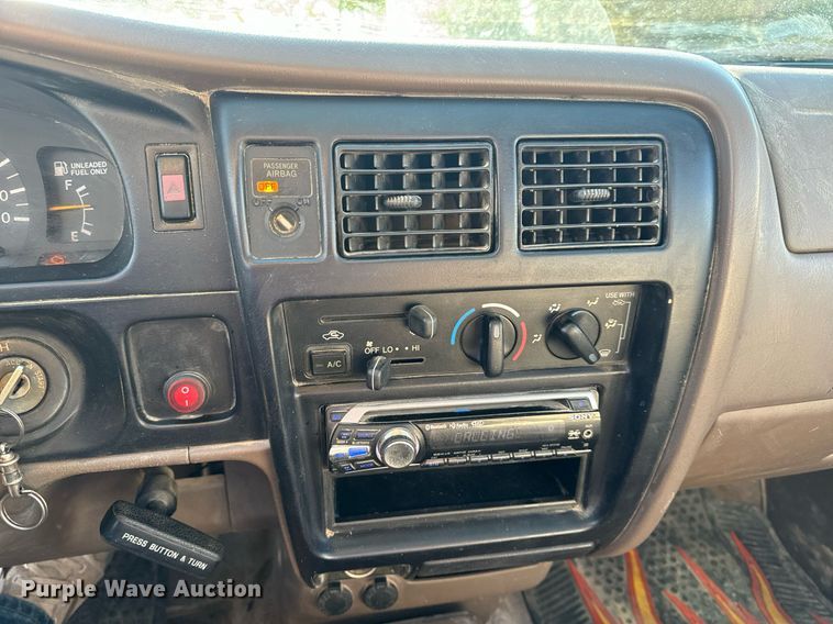 image for item EH6692 1999 Toyota  Tacoma pickup truck