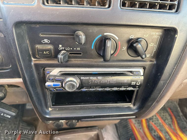 image for item EH6692 1999 Toyota  Tacoma pickup truck