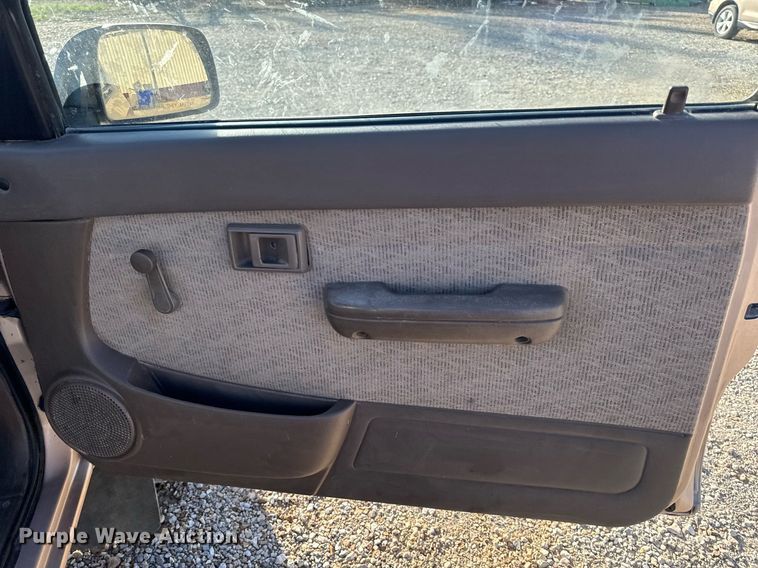 image for item EH6692 1999 Toyota  Tacoma pickup truck