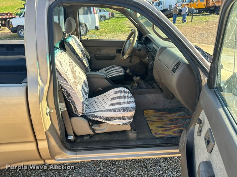 image for item EH6692 1999 Toyota  Tacoma pickup truck